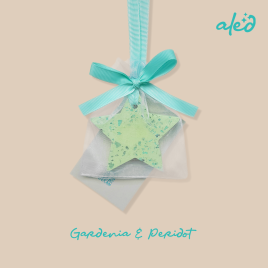 Gardenia & Peridot Charm